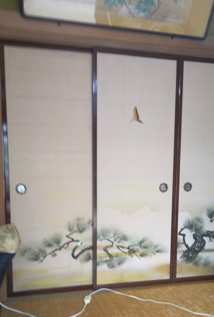 襖から割れないガラスタイプ格子戸へ交換のご依頼